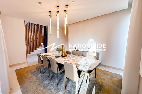 Villa in Abu Dhabi, UAE 5 bedrooms, 832 sq.m. № 589155 - photo 5