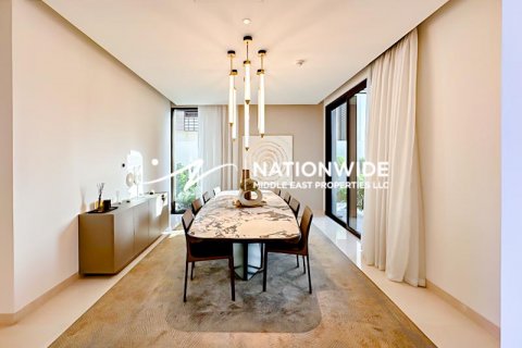 Villa in Abu Dhabi, UAE 5 bedrooms, 832 sq.m. № 589155 - photo 3