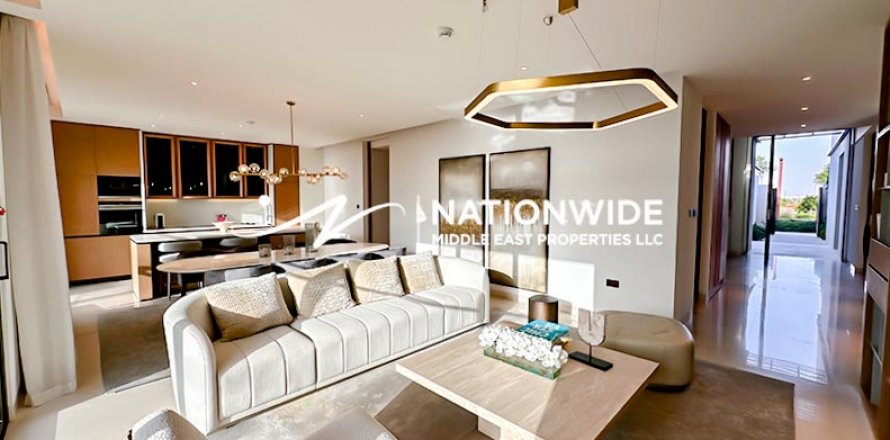 Villa in Abu Dhabi, UAE 5 bedrooms, 832 sq.m. № 589155