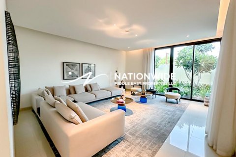 Villa in Abu Dhabi, UAE 4 bedrooms, 466 sq.m. № 589150 - photo 4