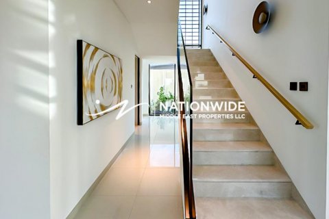Villa in Abu Dhabi, UAE 4 bedrooms, 466 sq.m. № 589150 - photo 8