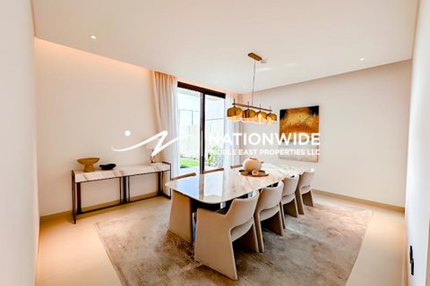 Vila di Abu Dhabi, UAE 4 bilik tidur, 461 meter persegi № 589151 - foto 6