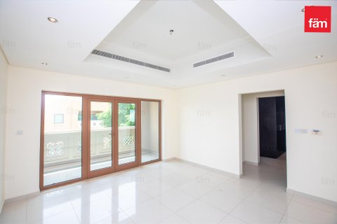 Villa in Al Furjan, Dubai, UAE 5 bedrooms, 600 sq.m. № 624932 - photo 2