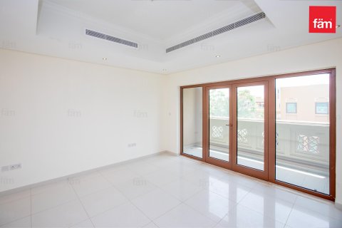 Villa in Al Furjan, Dubai, UAE 5 bedrooms, 600 sq.m. № 624932 - photo 1