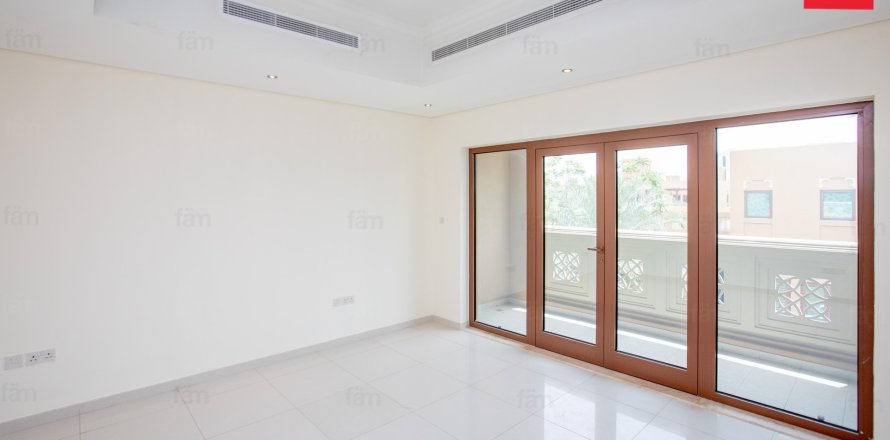 Villa in Al Furjan, Dubai, UAE 5 bedrooms, 600 sq.m. № 624932