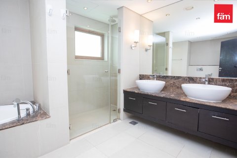 Villa in Al Furjan, Dubai, UAE 5 bedrooms, 600 sq.m. № 624932 - photo 18