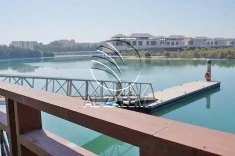 Villa in Al Gurm, Abu Dhabi, UAE 4 bedrooms, 1254 sq.m. № 616077 - photo 4