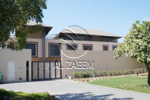 Villa in Al Gurm, Abu Dhabi, UAE 4 bedrooms, 1254 sq.m. № 616077 - photo 5