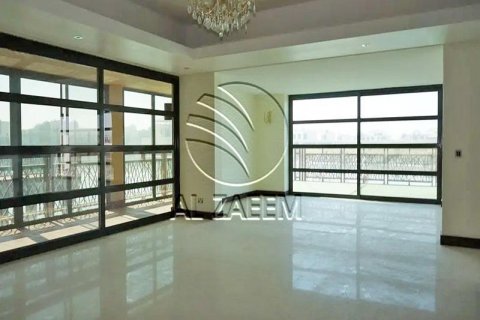 Villa in Al Gurm, Abu Dhabi, UAE 4 bedrooms, 1254 sq.m. № 616077 - photo 6