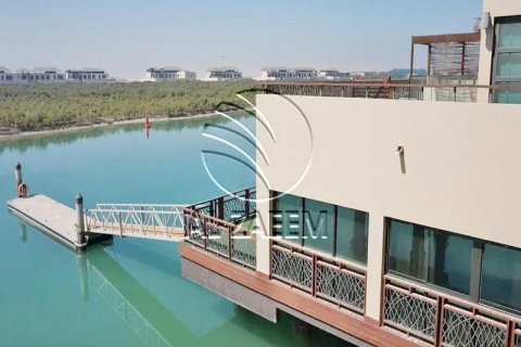 Villa in Al Gurm, Abu Dhabi, UAE 4 bedrooms, 1254 sq.m. № 616077 - photo 2
