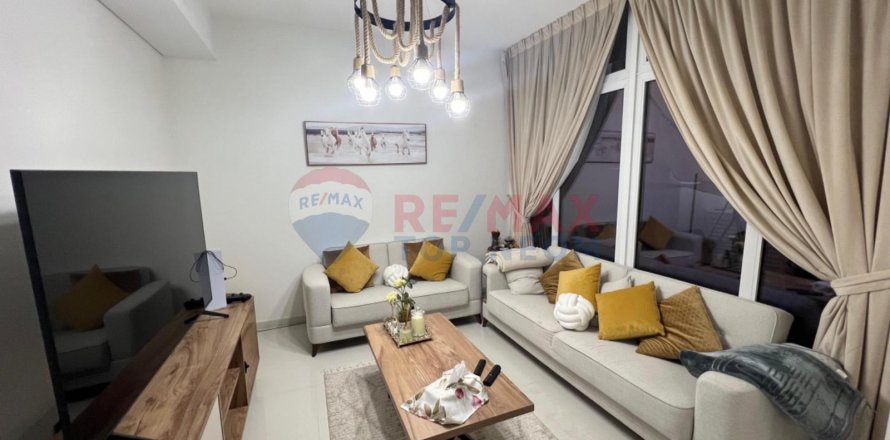Villa asukohaga Dubai, AÜE: 3 magamistoaga, 112.2 m² Nr 551127