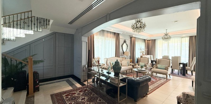 Villa in Dubai, VAE: 4 Schlafzimmer, 658.1 m2 Nr. 622594