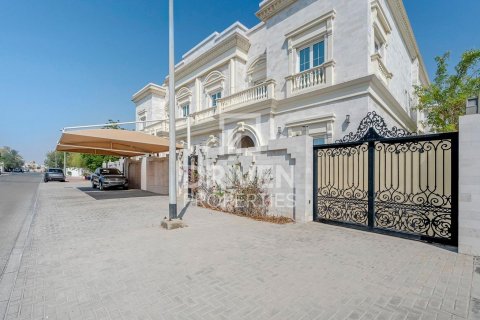 Villa in Jumeirah, Dubai, UAE 5 bedrooms, 493 sq.m. № 603595 - photo 1