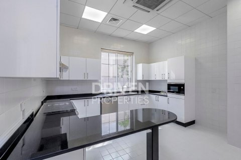 Villa in Jumeirah, Dubai, UAE 5 bedrooms, 493 sq.m. № 603595 - photo 21