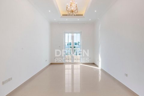 Villa in Jumeirah, Dubai, UAE 5 bedrooms, 493 sq.m. № 603595 - photo 7