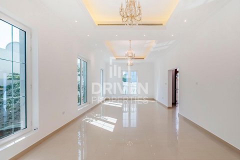 Villa in Jumeirah, Dubai, UAE 5 bedrooms, 493 sq.m. № 603595 - photo 4