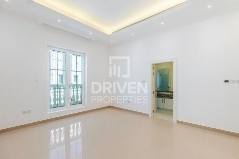 Villa in Jumeirah, Dubai, UAE 5 bedrooms, 493 sq.m. № 603595 - photo 6