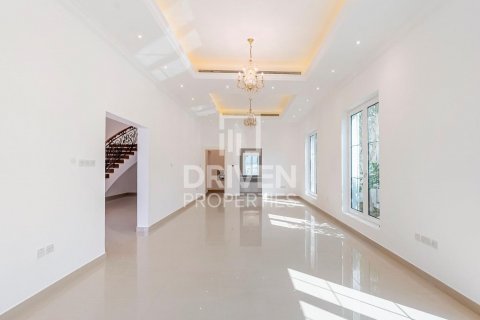 Villa in Jumeirah, Dubai, UAE 5 bedrooms, 493 sq.m. № 603595 - photo 2