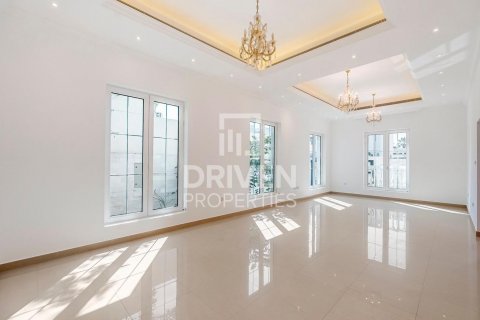 Villa in Jumeirah, Dubai, UAE 5 bedrooms, 493 sq.m. № 603595 - photo 3