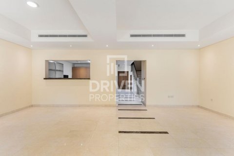 Vilë në Al Furjan, Dubai, Emiratet e Bashkuara Arabe 3 dhoma gjumi, 224 m2. № 603592 - Foto 13