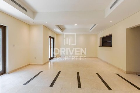 Vilë në Al Furjan, Dubai, Emiratet e Bashkuara Arabe 3 dhoma gjumi, 224 m2. № 603592 - Foto 1