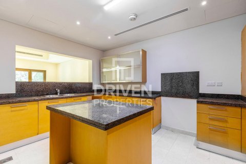 Vilë në Al Furjan, Dubai, Emiratet e Bashkuara Arabe 3 dhoma gjumi, 224 m2. № 603592 - Foto 3