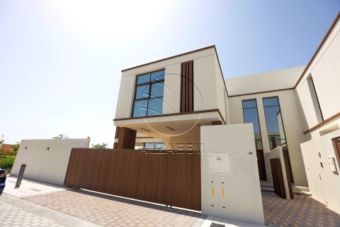 Shtëpi në qytet në Abu Dhabi, Emiratet e Bashkuara Arabe 3 dhoma gjumi, 269 m2. № 615169 - Foto 1