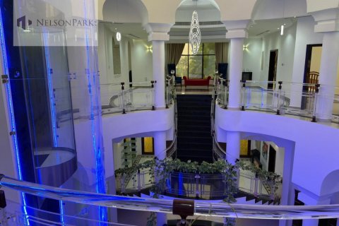 Willa do wynajęcia w Emirates Hills, Dubai, ZEA 7 sypialnie, 1723.7 mkw., nr 547936 - zdjęcie 3