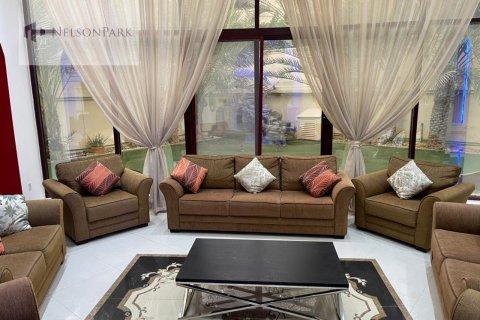 Willa do wynajęcia w Emirates Hills, Dubai, ZEA 7 sypialnie, 1723.7 mkw., nr 547936 - zdjęcie 6
