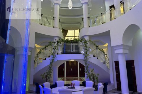 Willa do wynajęcia w Emirates Hills, Dubai, ZEA 7 sypialnie, 1723.7 mkw., nr 547936 - zdjęcie 2