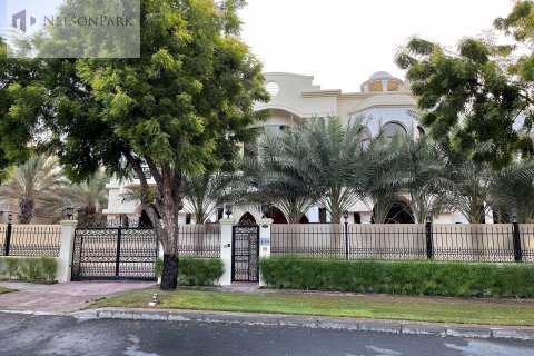 Willa do wynajęcia w Emirates Hills, Dubai, ZEA 7 sypialnie, 1723.7 mkw., nr 547936 - zdjęcie 1