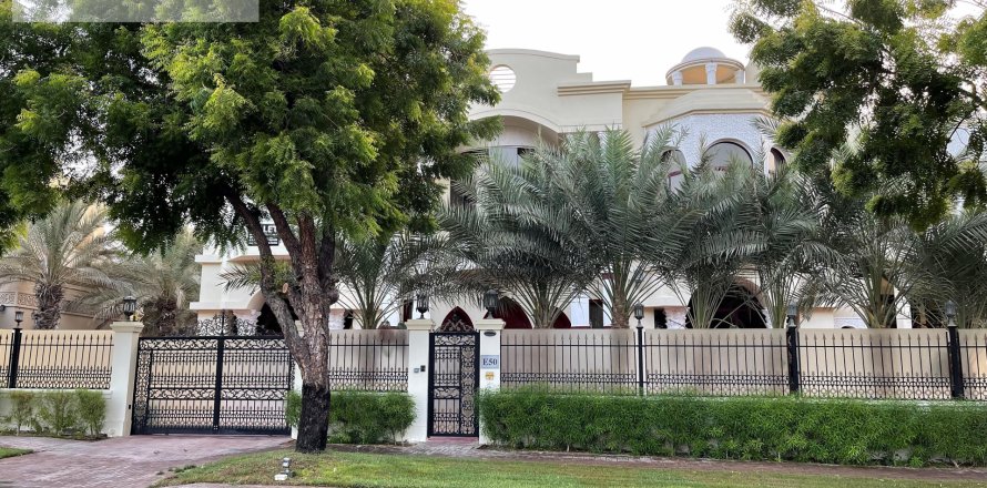 Willa w Emirates Hills, Dubai, ZEA 7 sypialnie, 1723.7 mkw. nr 547936