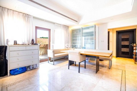Vilë në Al Furjan, Dubai, Emiratet e Bashkuara Arabe 6 dhoma gjumi, 637 m2. № 625311 - Foto 12