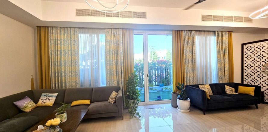 Townhouse in Dubai Sports City, Dubai, UAE 4 bedrooms, 275.3 sq.m. № 566203