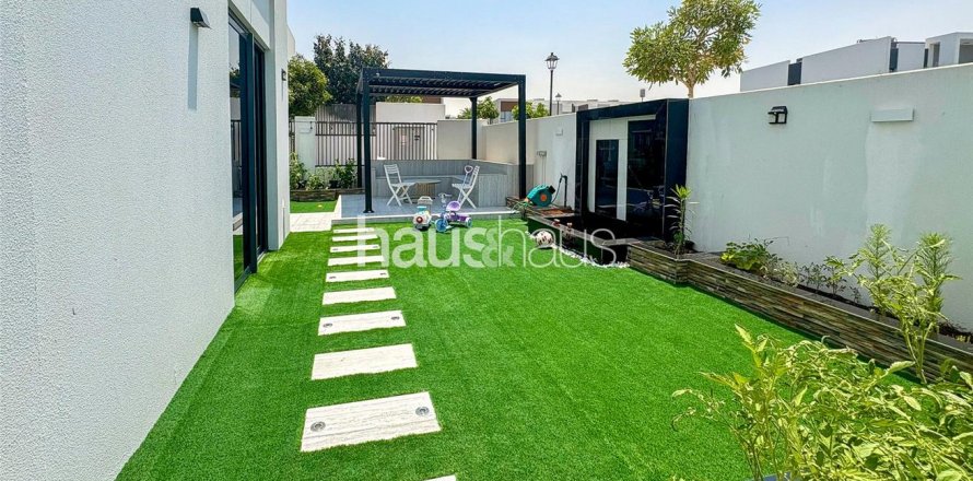 Řadový dům v Dubai Land, Dubai, SAE 4 ložnice, 255 m² Č.: 625676