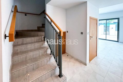 Řadový dům v Dubai Land, Dubai, SAE 4 ložnice, 255 m² Č.: 625676 - fotografie 7