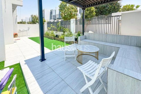 Řadový dům v Dubai Land, Dubai, SAE 4 ložnice, 255 m² Č.: 625676 - fotografie 3