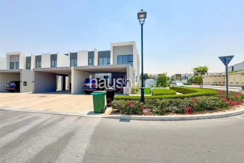 Řadový dům v Dubai Land, Dubai, SAE 4 ložnice, 255 m² Č.: 625676 - fotografie 2