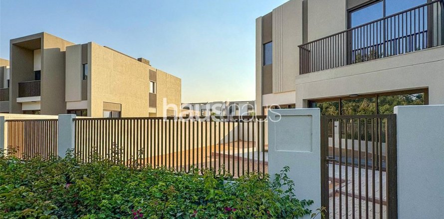 Řadový dům v Dubai Land, Dubai, SAE 4 ložnice, 214 m² Č.: 625677
