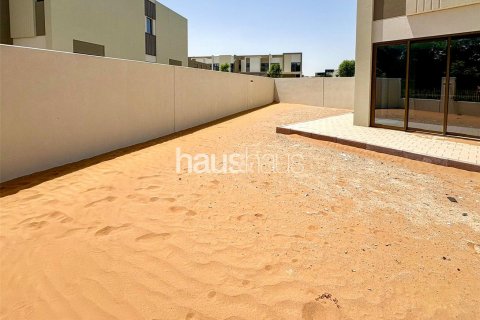 Řadový dům v Dubai Land, Dubai, SAE 4 ložnice, 214 m² Č.: 625677 - fotografie 11