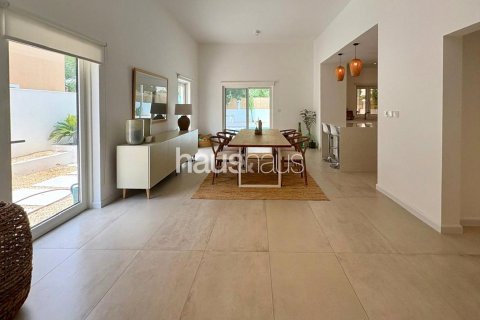 Villa in The Villa, Dubai, UAE 5 bedrooms, 362 sq.m. № 625674 - photo 8