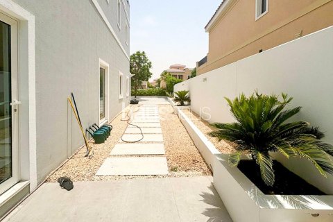 Villa in The Villa, Dubai, UAE 5 bedrooms, 362 sq.m. № 625674 - photo 16
