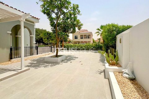 Villa in The Villa, Dubai, UAE 5 bedrooms, 362 sq.m. № 625674 - photo 18