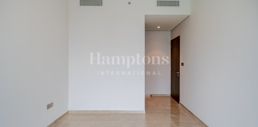 Apartment in Palm Jumeirah, Dubai, UAE 2 bedrooms, 111.576 sq.m. № 595742