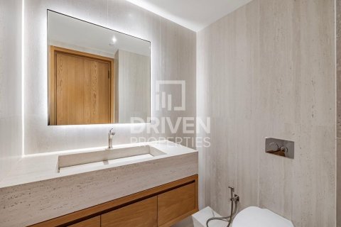 Apartment in Jumeirah, Dubai, UAE 1 bedroom, 150 sq.m. № 602045 - photo 13