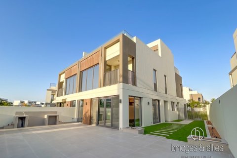 Villa sa Dubai, UAE 4 silid-tulugan, 316.8 sq.m. № 629733 - larawan 1