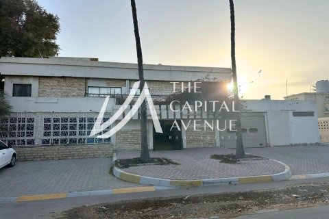 Vilë në Al Mushrif, Abu Dhabi, Emiratet e Bashkuara Arabe 1000 m2. № 604701 - Foto 2