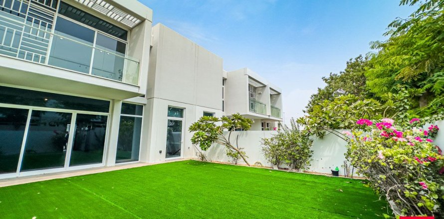 Shtëpi në qytet në Dubai, Emiratet e Bashkuara Arabe 3 dhoma gjumi, 210.6 m2. № 633025