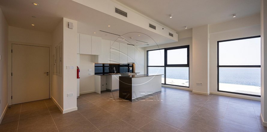 Apartment in Al Reem Island, Abu Dhabi, UAE 2 bedrooms, 117 sq.m. № 616033