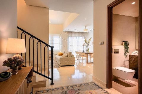 Řadový dům v Khalifa City, Abu Dhabi, SAE 2 ložnice, 123 m² Č.: 616034 - fotografie 6